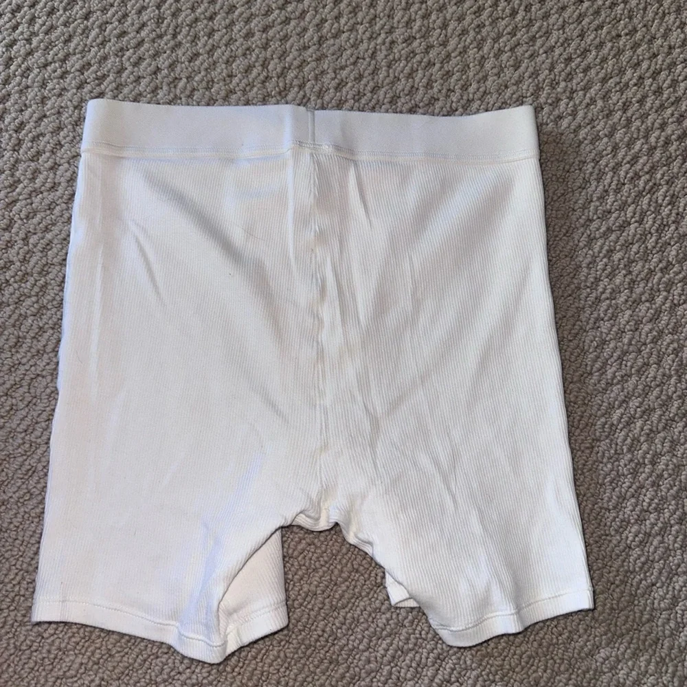 Skims Cotton Rib Boxer Short - Picture 3 of 4